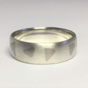 Smooth Comfort-fit wedding ring for men and women