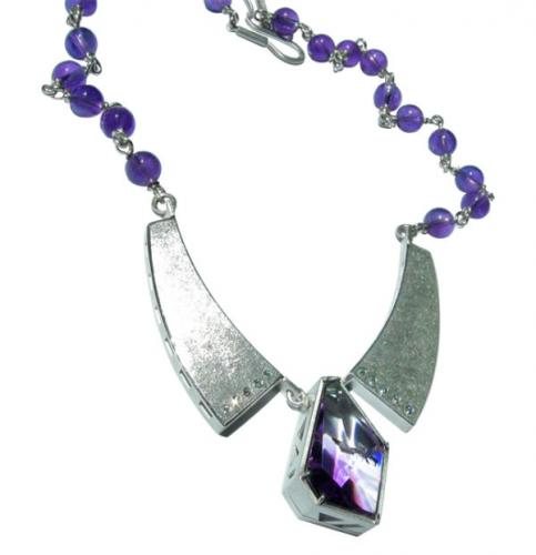 Bespoke-Blue-Necklace-Monica-Szwaja-600x621