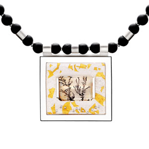 Dendrite-quarts-with-onyx-beads-set-with-diamonds300x300