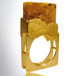 Pre-war-gold-sterling-silver-and-18ct-yellow-gold-with-a-naturally-occurring-Gold-Quartz300x300